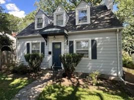 featured image of 4027 N Glebe Rd