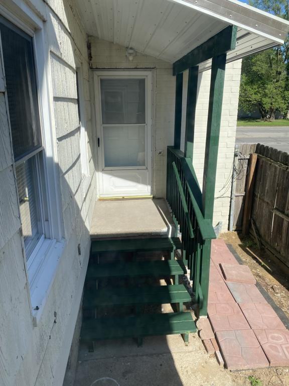 4916 S Wayne Rd - Photo 6 of 8