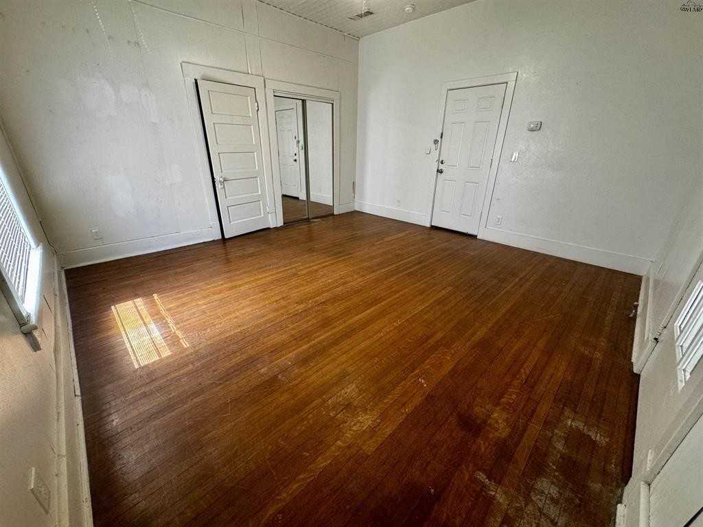 1104 Polk St - Photo 3 of 10