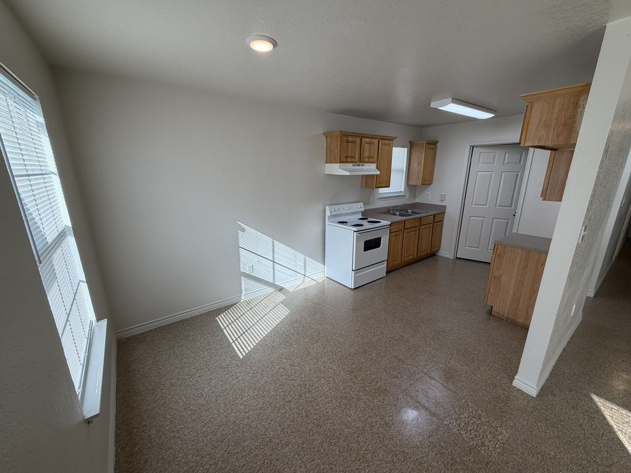 814 South 16th Street - Photo 4 of 18