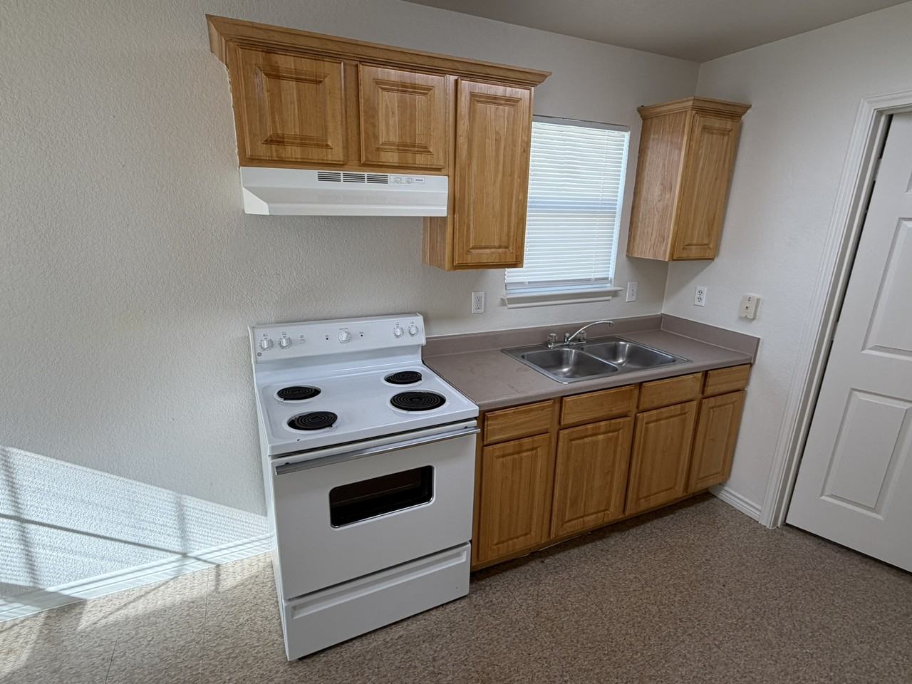 814 South 16th Street - Photo 3 of 18