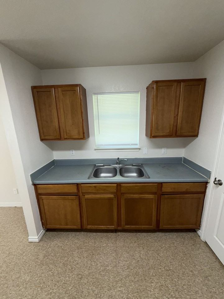 1308 South 6th Street - Photo 3 of 16
