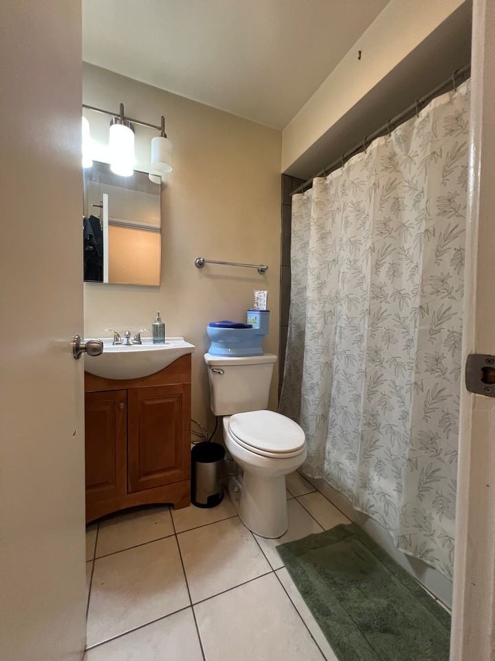 7522 North Greenview Avenue #507 - Photo 7 of 7