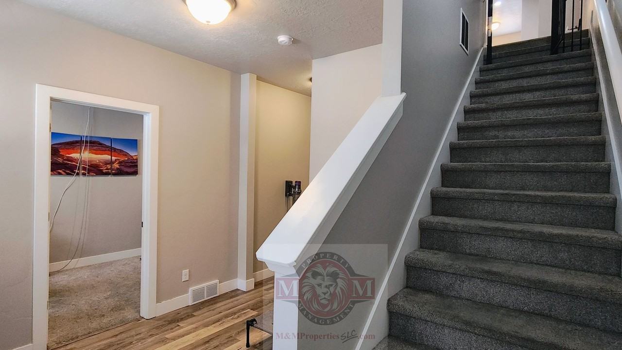 7887 S 5440 W - Photo 6 of 31
