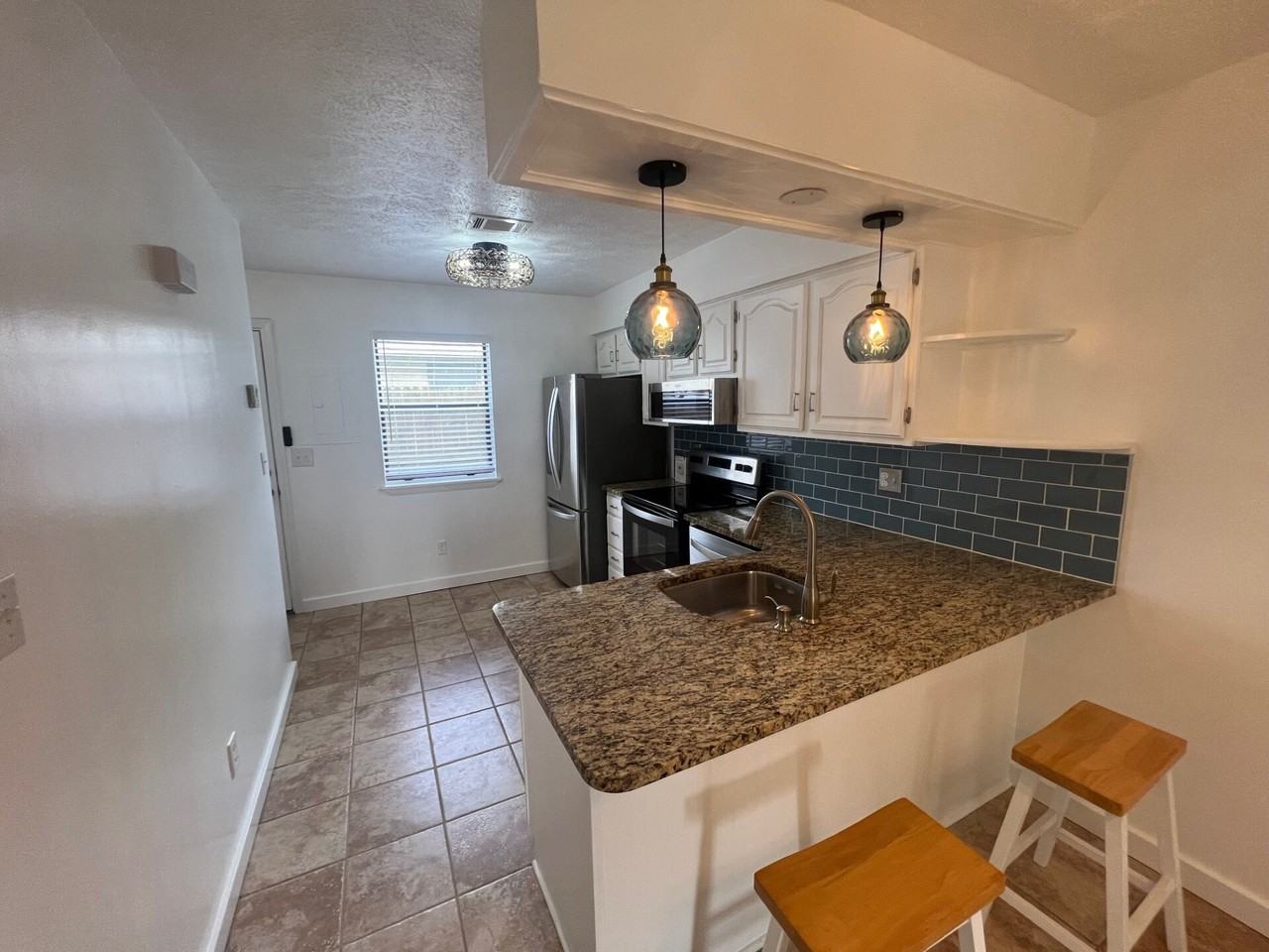 612 Laurel St #1 - Photo 3 of 20