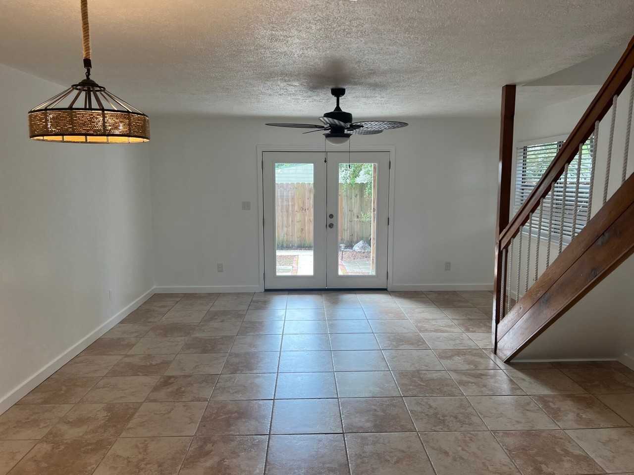 612 Laurel St #1 - Photo 4 of 20