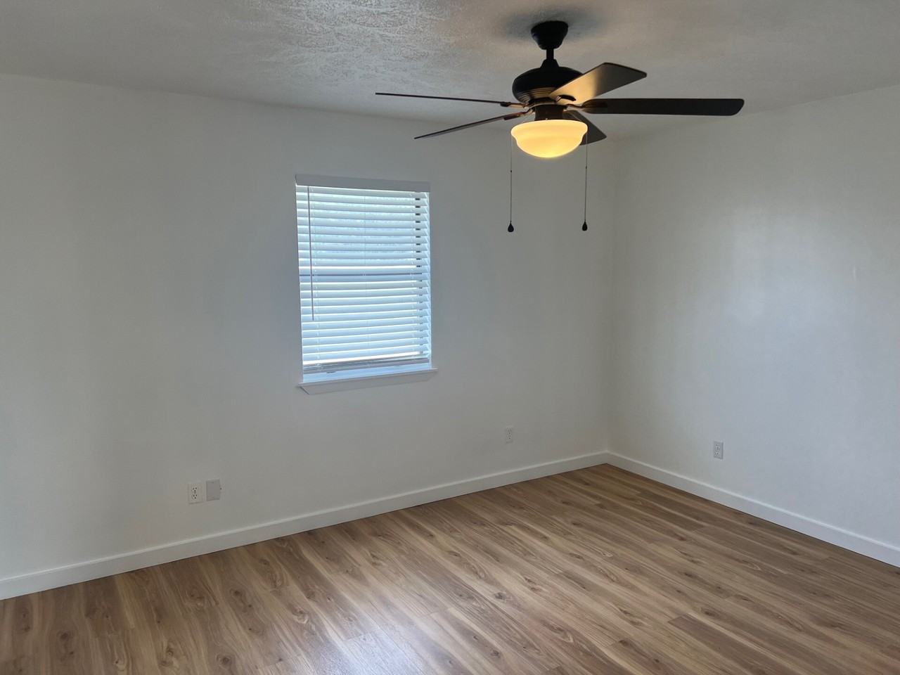 612 Laurel St #1 - Photo 6 of 20