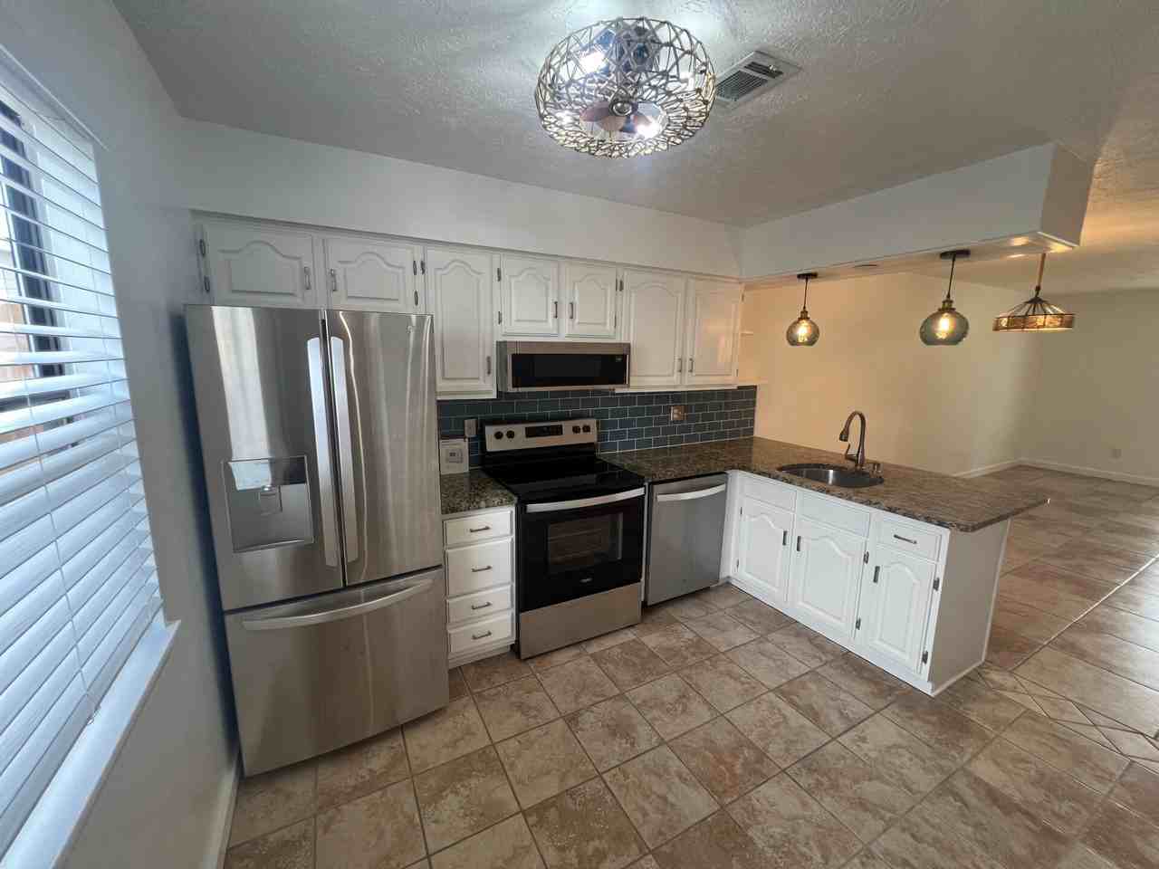612 Laurel St #1 - Photo 5 of 20