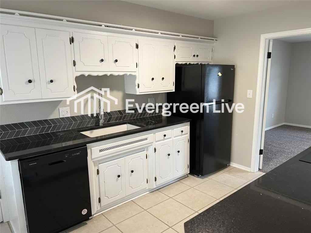 1322 Nw 85th St - Photo 4 of 5