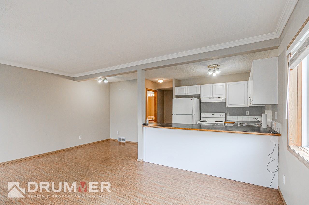 Stunning 2 Bedroom + Den Townhouse w/ Single Car Garage in Country Hills! - Photo 2 of 20