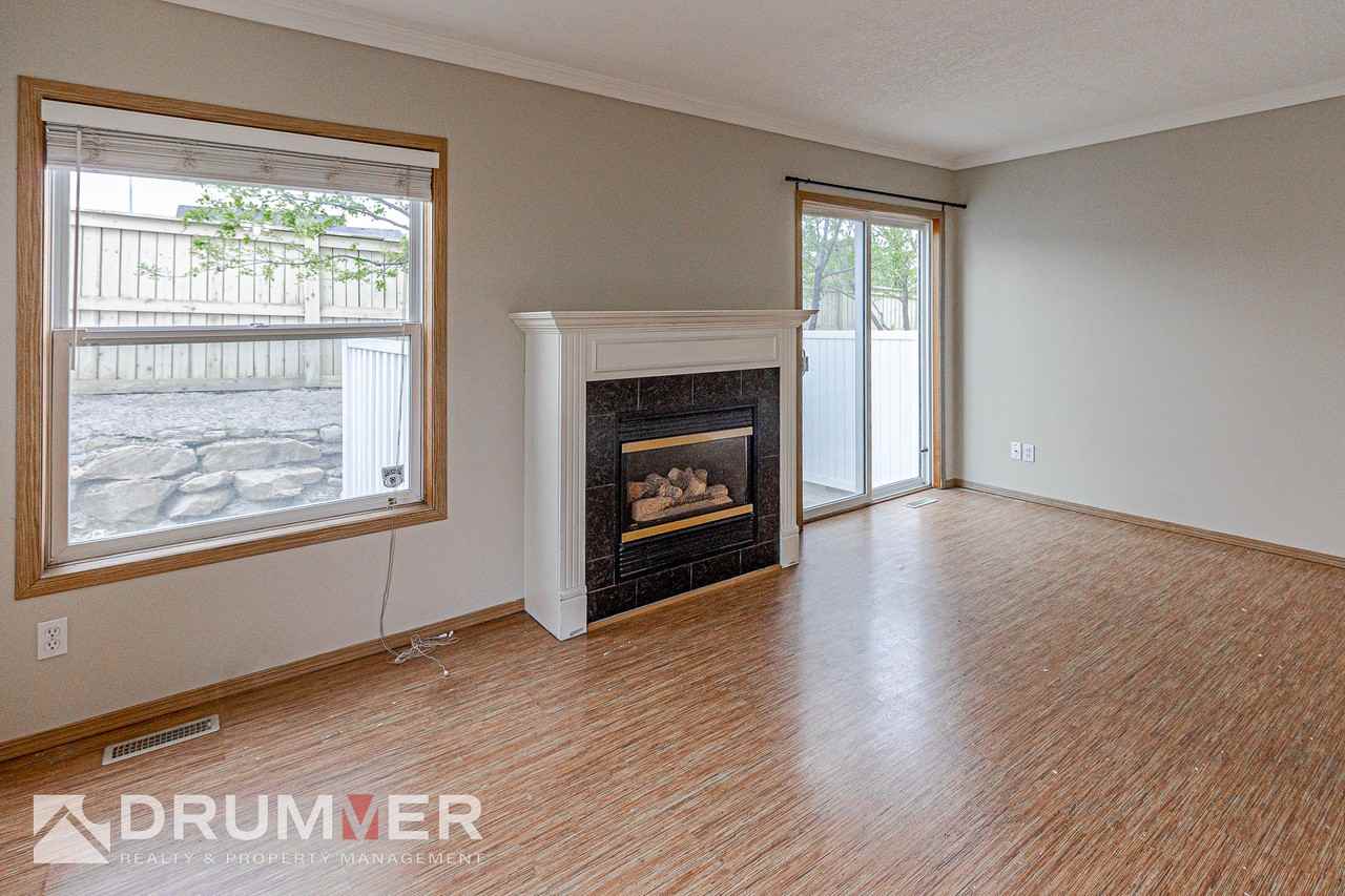 Stunning 2 Bedroom + Den Townhouse w/ Single Car Garage in Country Hills! - Photo 4 of 20