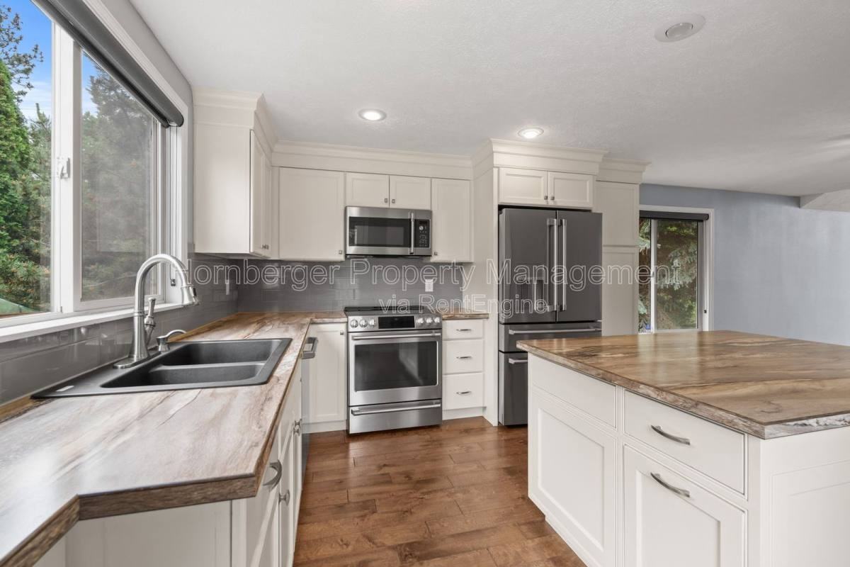 3807 S Woodward Rd - Photo 2 of 10