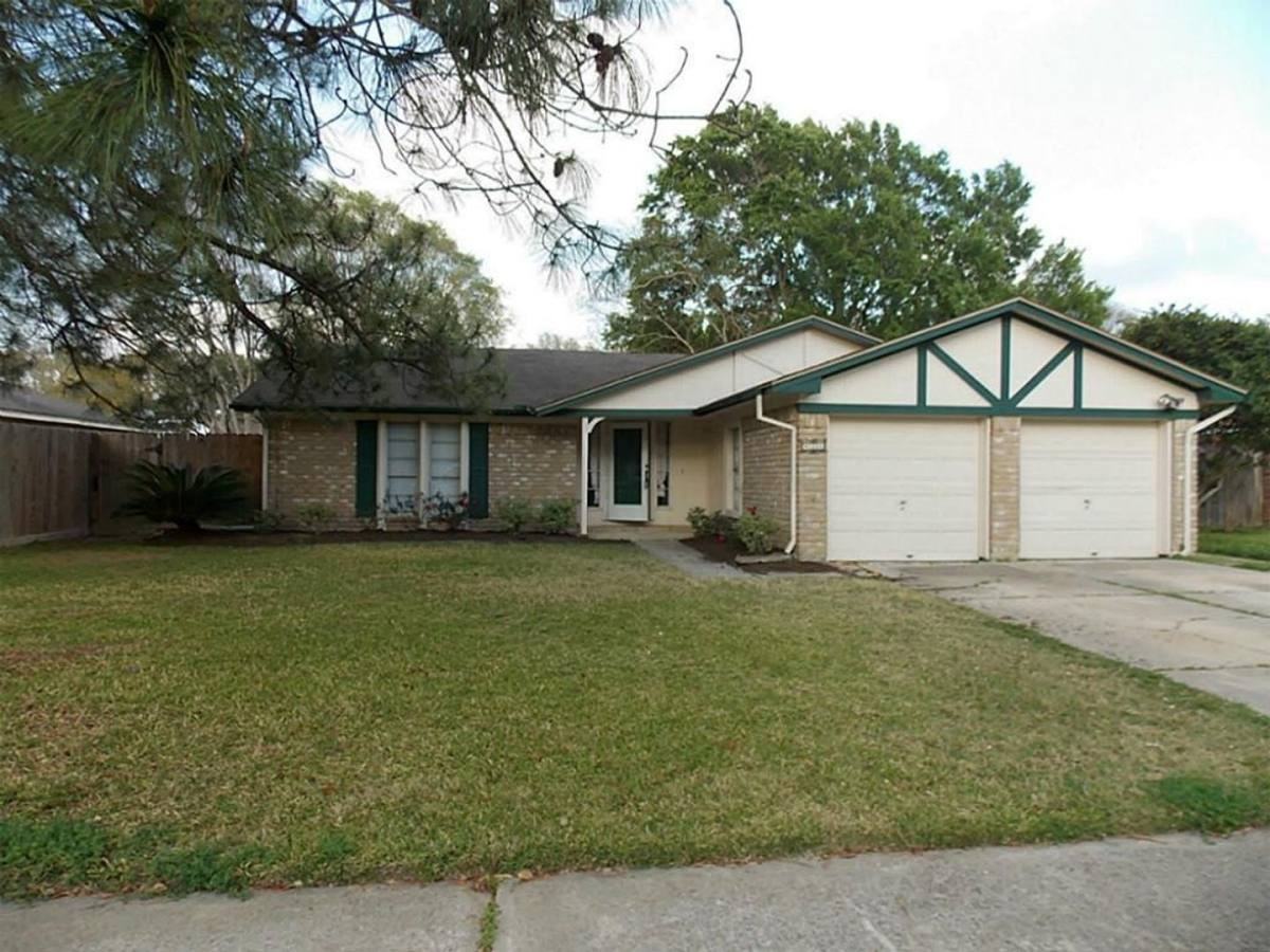 423 Pickford Dr - Photo 2 of 10
