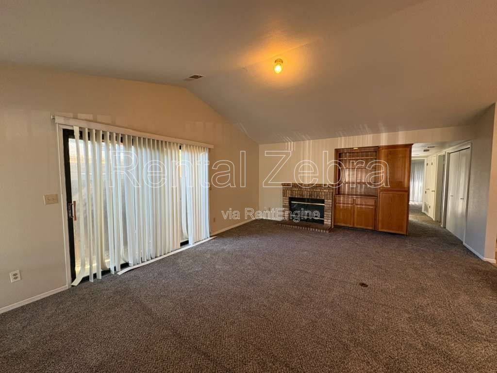 3090 W Queens Cir - Photo 2 of 9