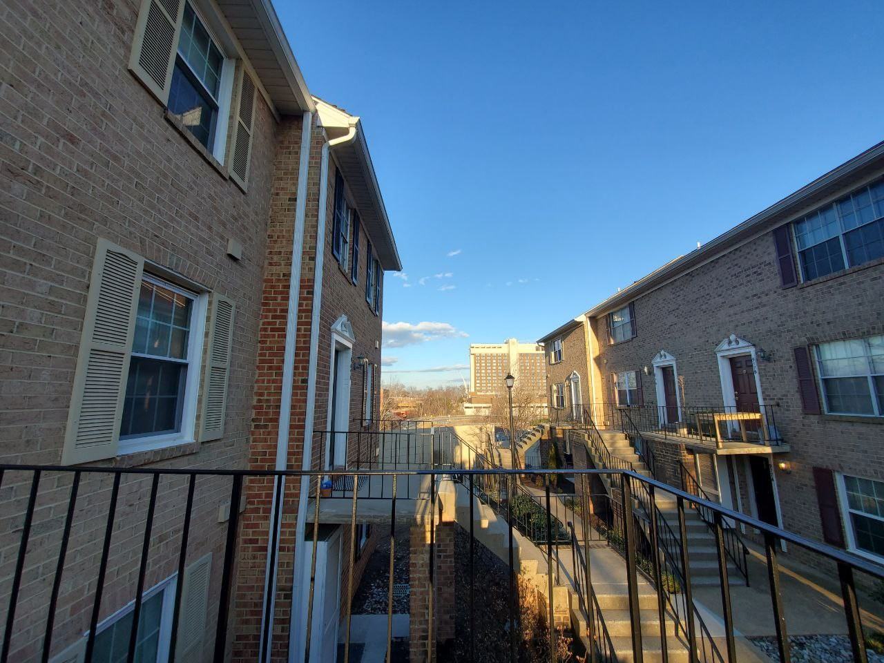 905 S Rolfe St #B - Photo 3 of 45
