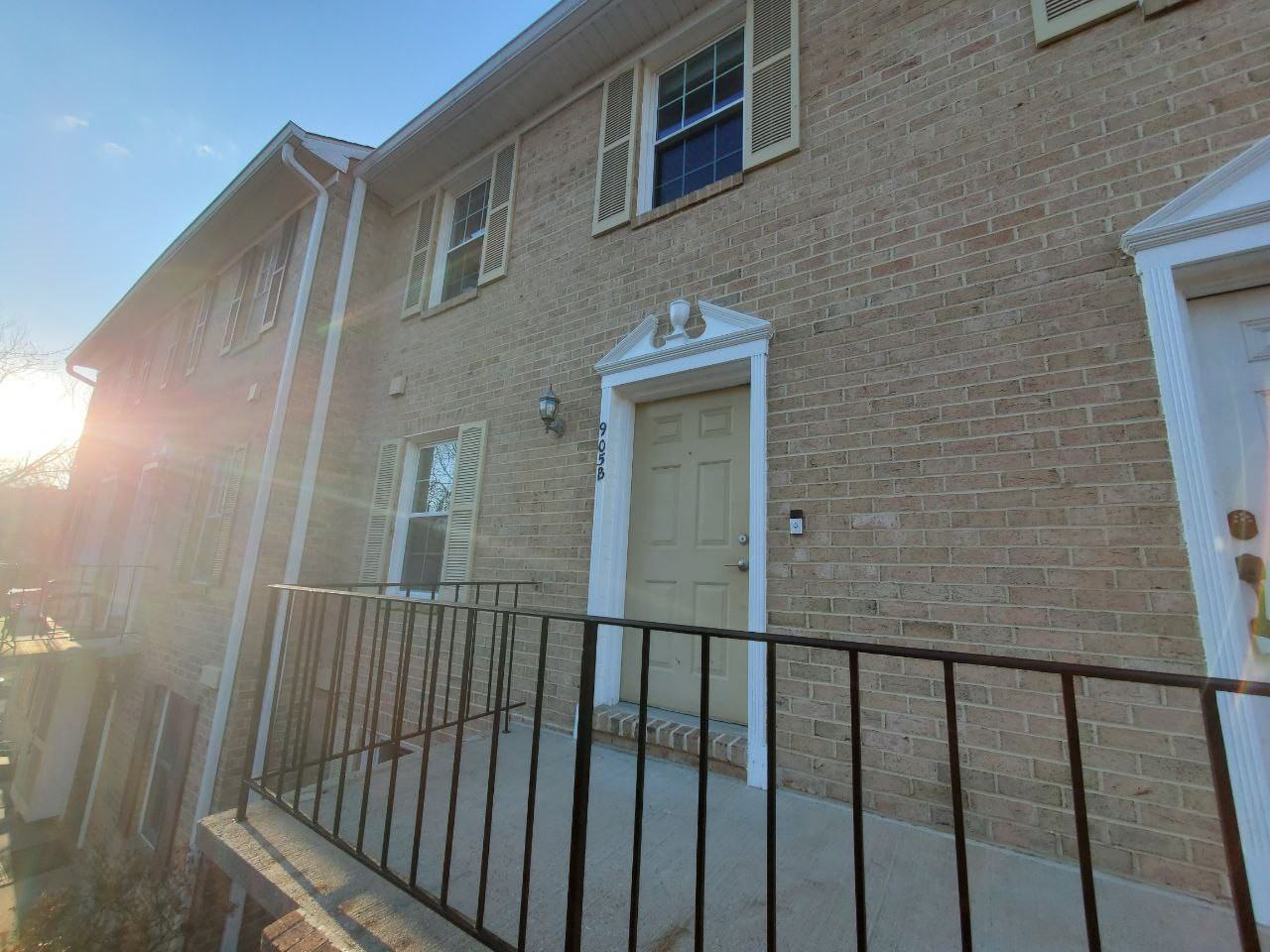 905 S Rolfe St #B - Photo 4 of 45