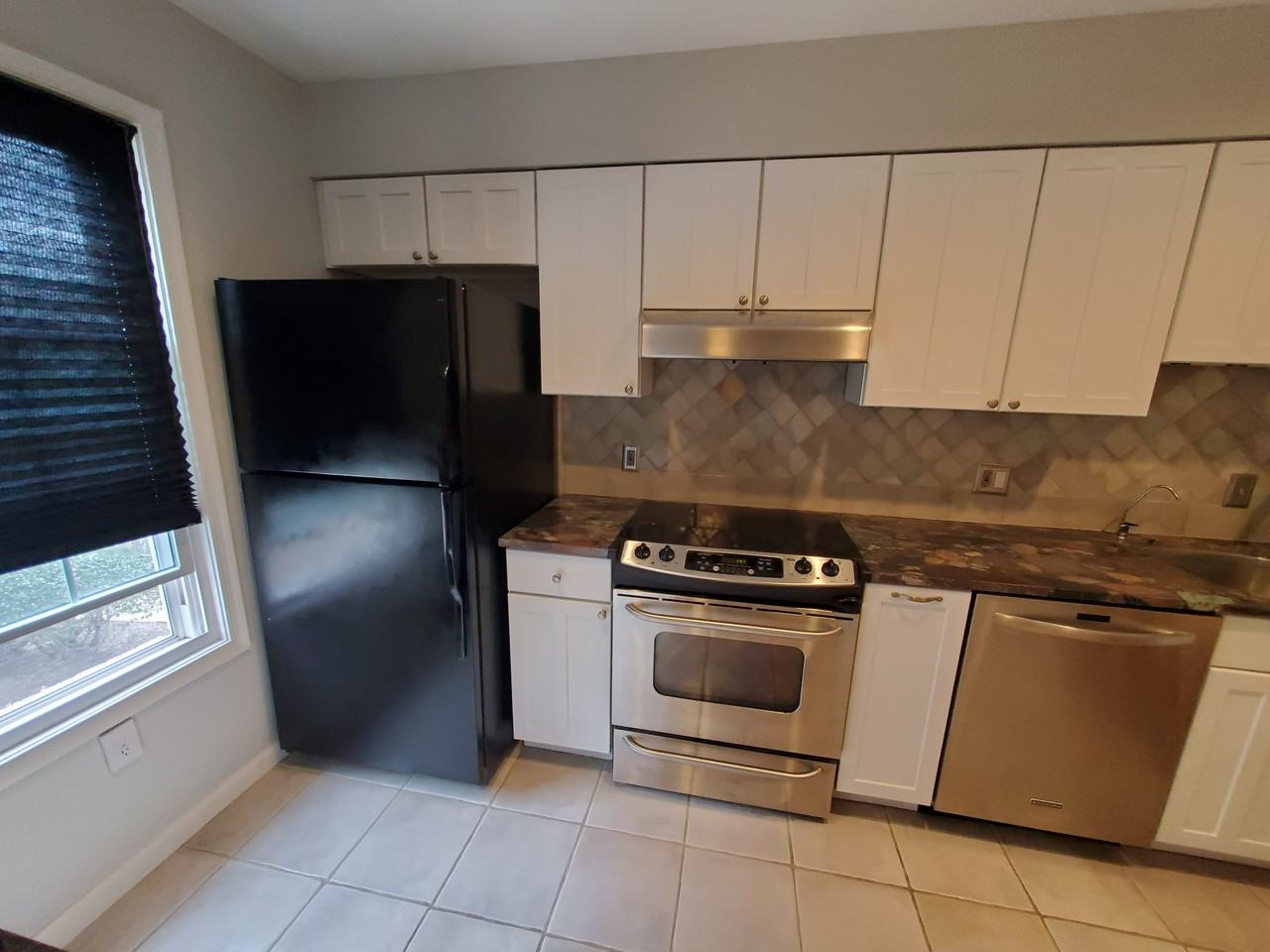 905 S Rolfe St #B - Photo 5 of 45