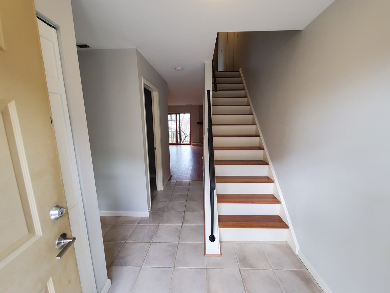 905 S Rolfe St #B - Photo 6 of 45
