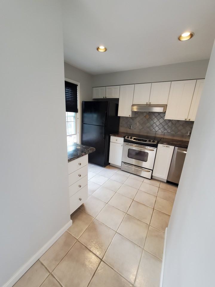 905 S Rolfe St #B - Photo 7 of 45