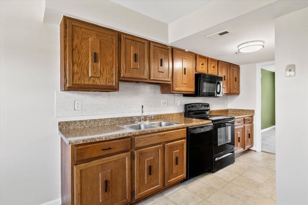 3509 Coxcomb Mews - Photo 5 of 33