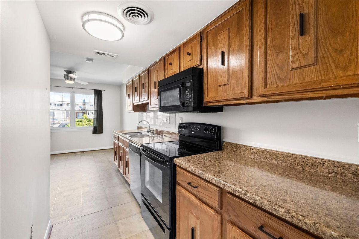 3509 Coxcomb Mews - Photo 6 of 33