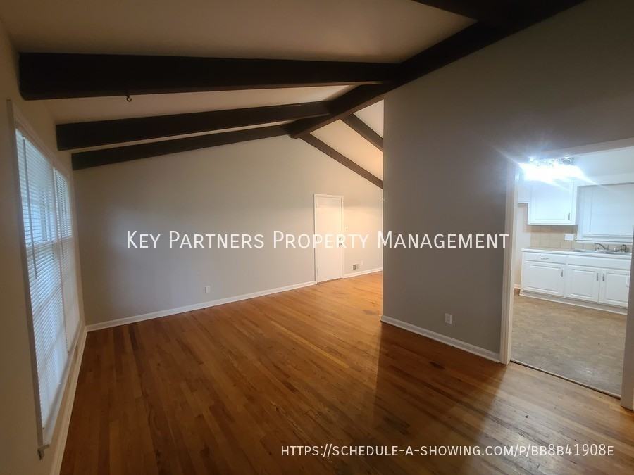 7115 Larsen Ln - Photo 3 of 20