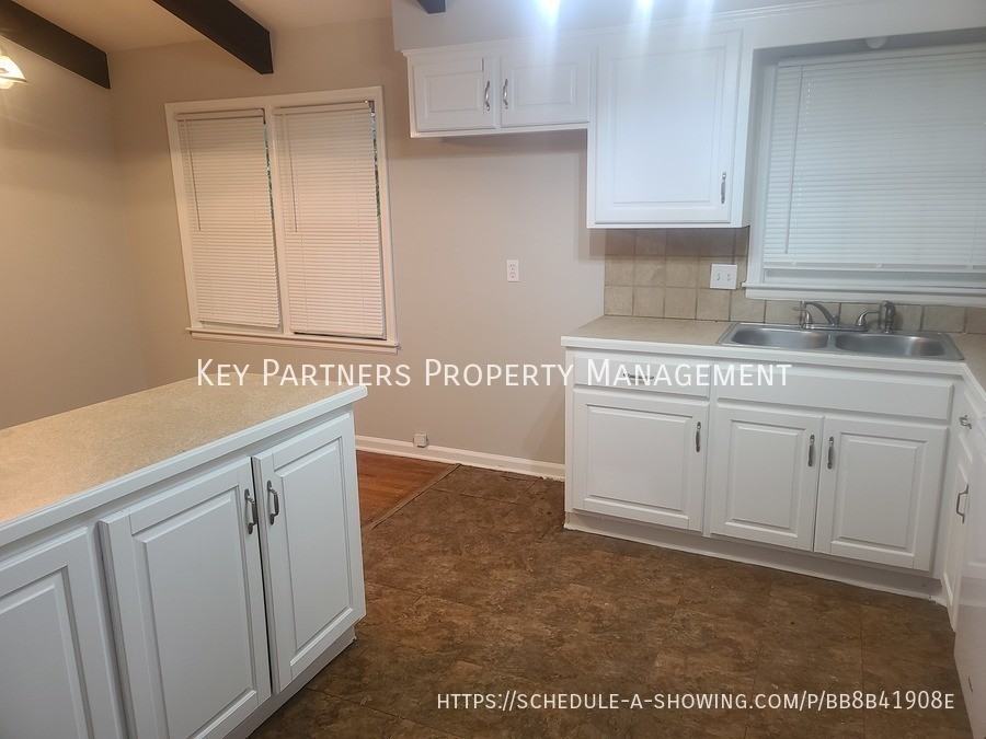 7115 Larsen Ln - Photo 6 of 20