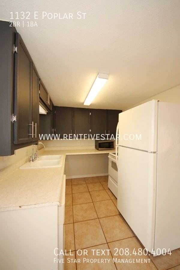 1132 E Poplar St - Photo 4 of 8