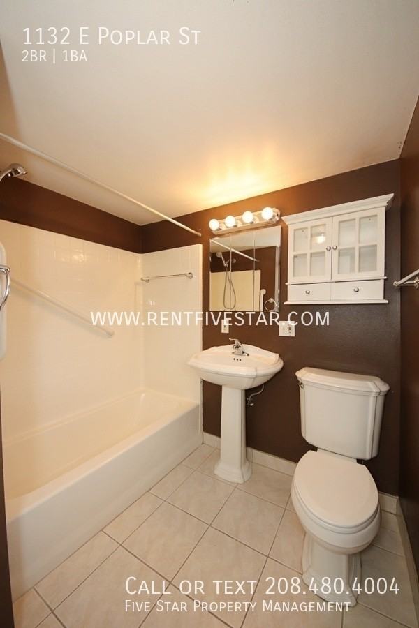 1132 E Poplar St - Photo 7 of 8