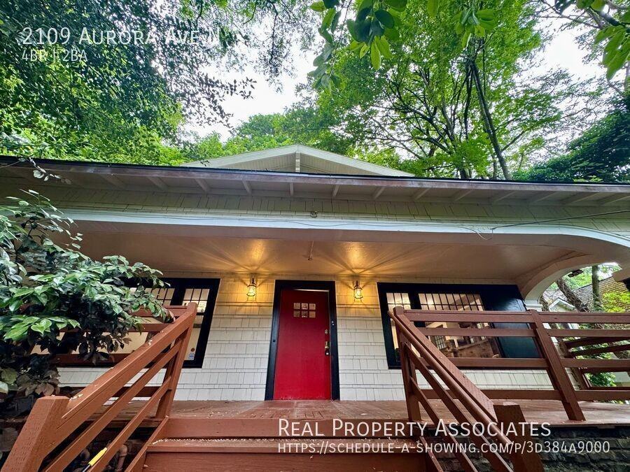 2109 Aurora Ave N