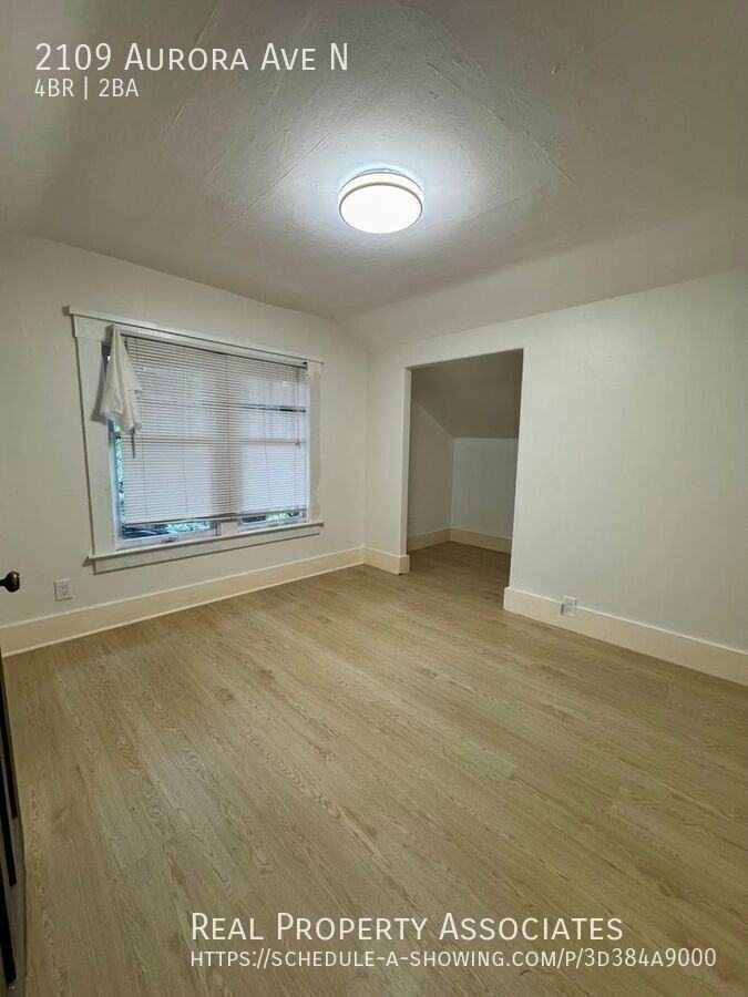 2109 Aurora Ave N - Photo 5 of 19