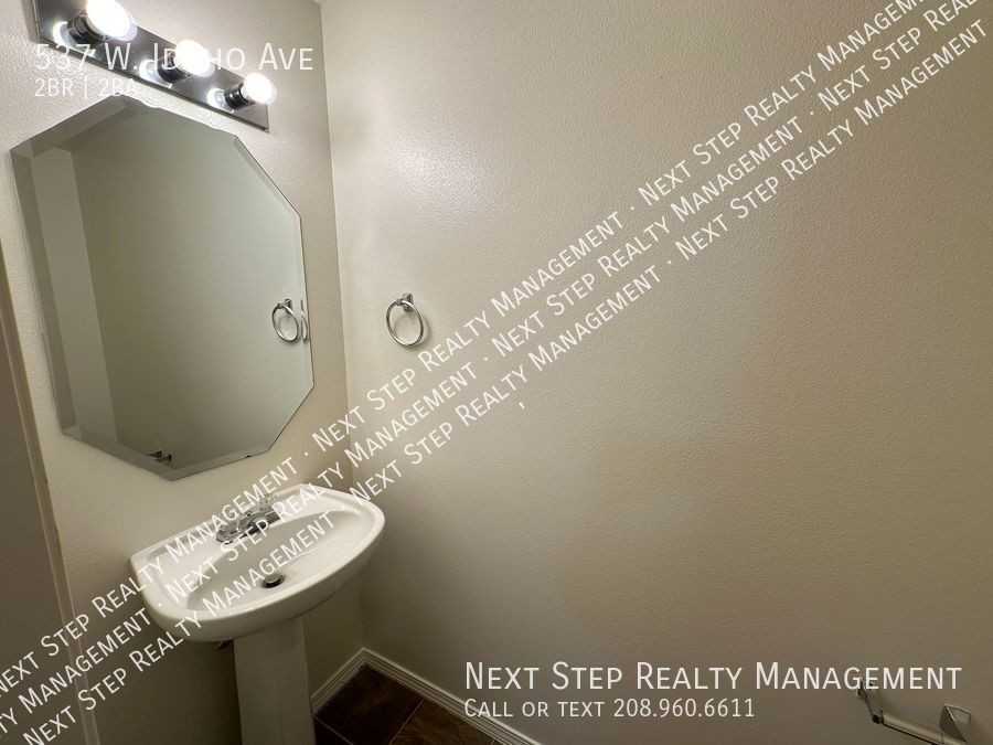 537 W Idaho Ave - Photo 5 of 13
