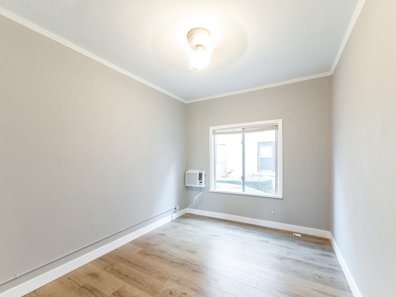 209 N Berendo St #3-4 - Photo 6 of 15