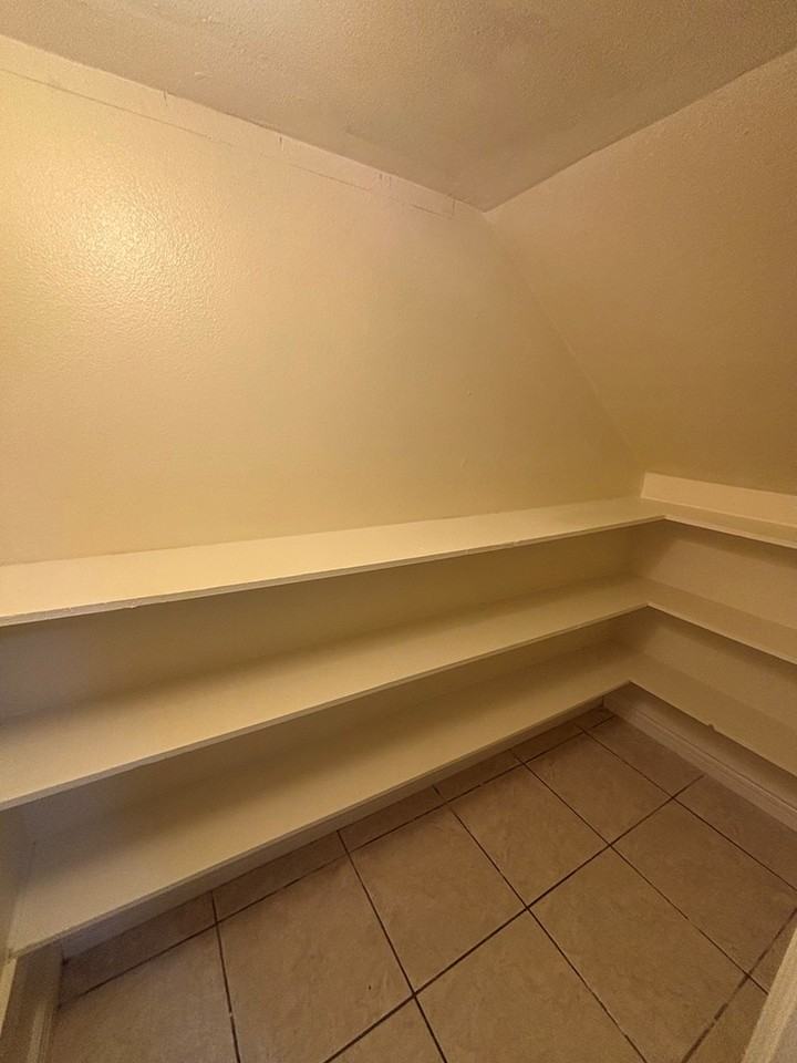 1031 East 52nd Place - Photo 6 of 17