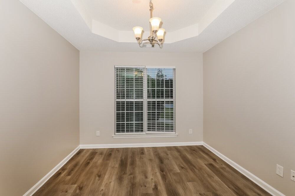 5567 Katherine Village Dr - Photo 5 of 16