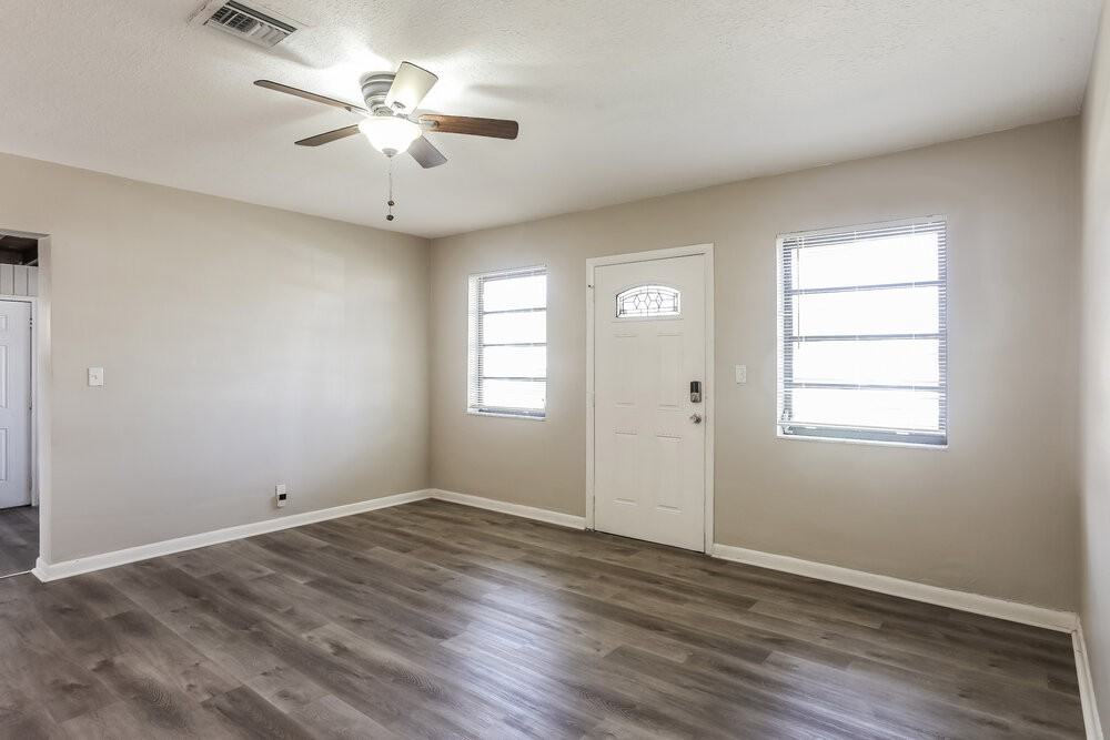 3270 Nw 177th Ter - Photo 4 of 15