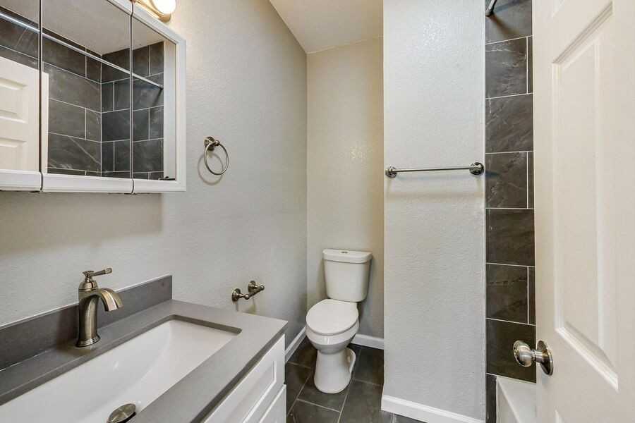 1000 18th St #08 - Photo 4 of 5