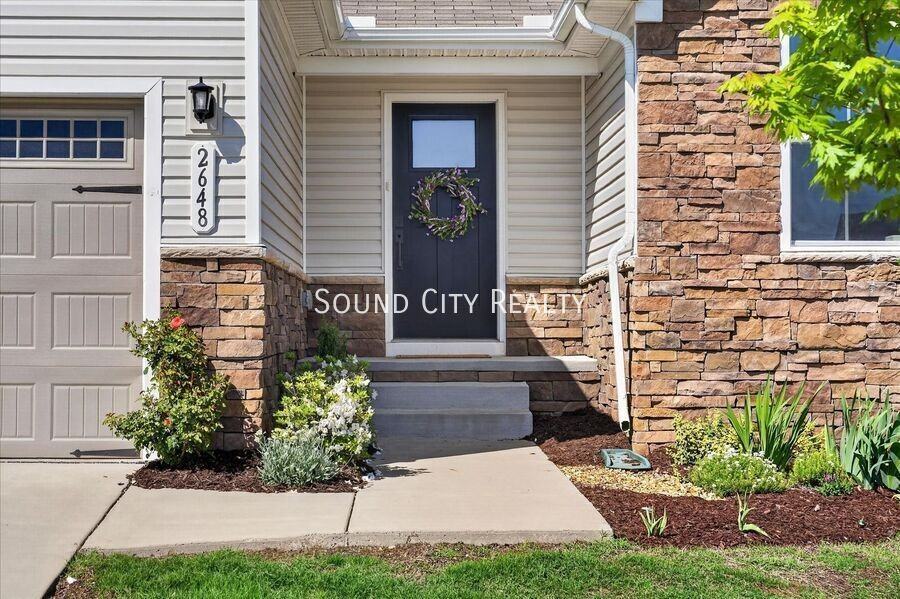 2648 Thornton Grove Blvd - Photo 2 of 26