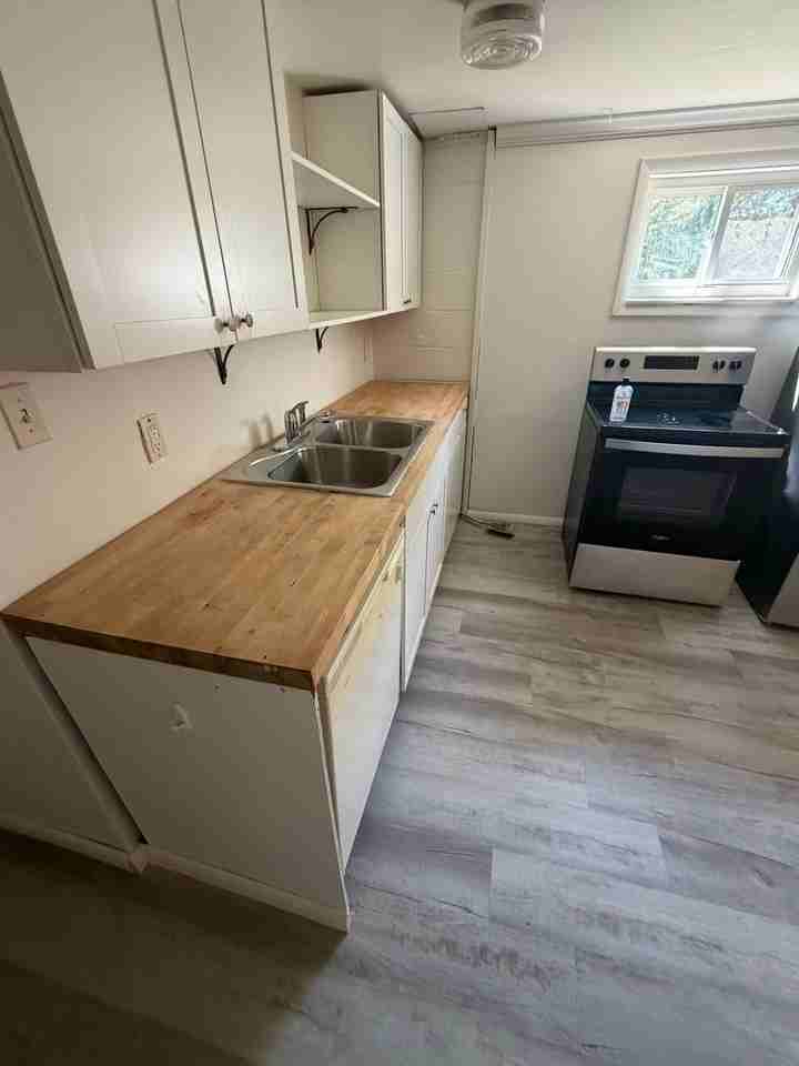 603 Locust Ave #B - Photo 4 of 18