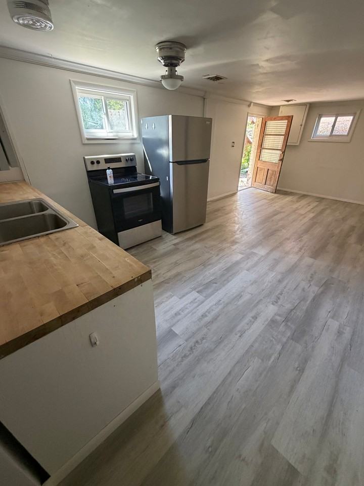 603 Locust Ave #B - Photo 5 of 18