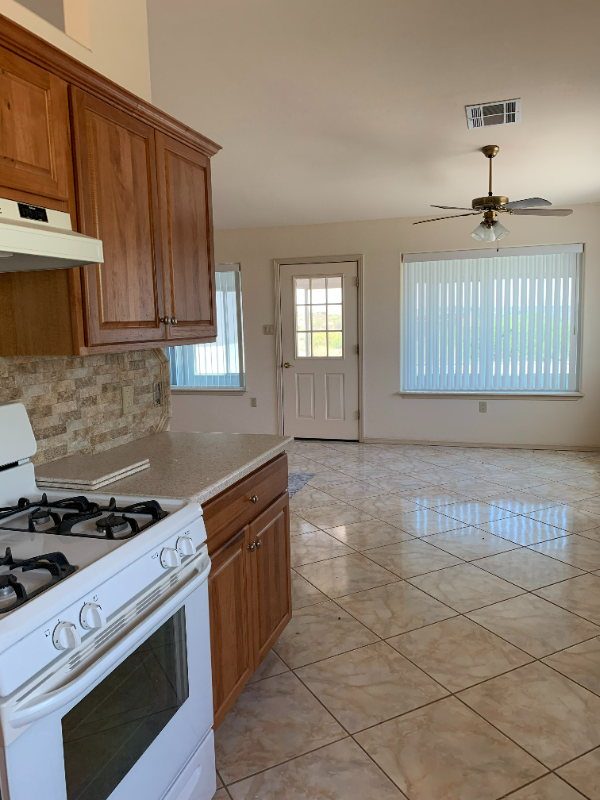 907 Skyline Dr - Photo 3 of 20
