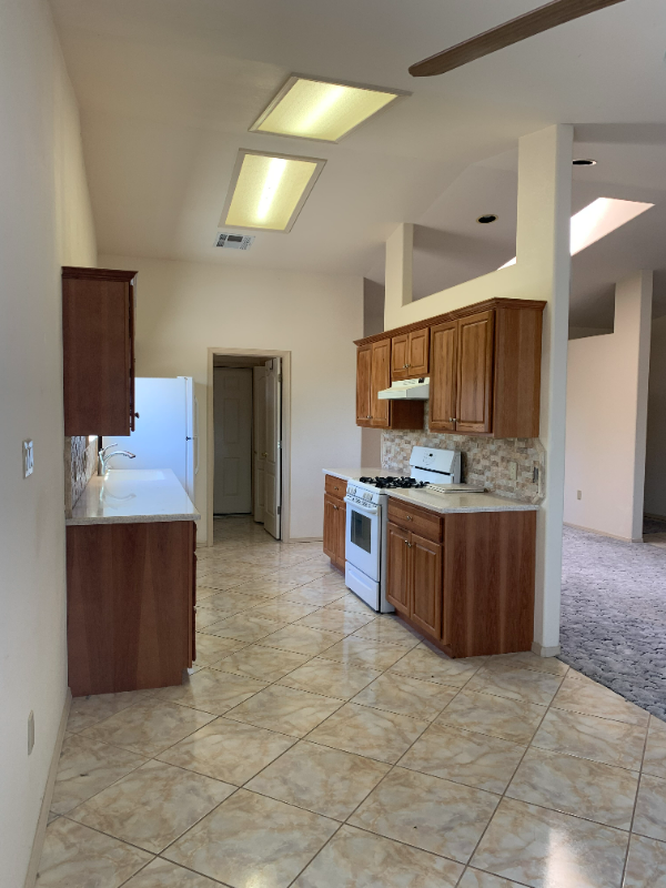 907 Skyline Dr - Photo 4 of 20