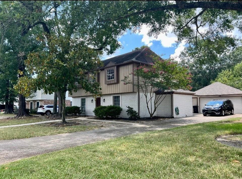 17923 Tall Cypress Dr - Photo 3 of 9