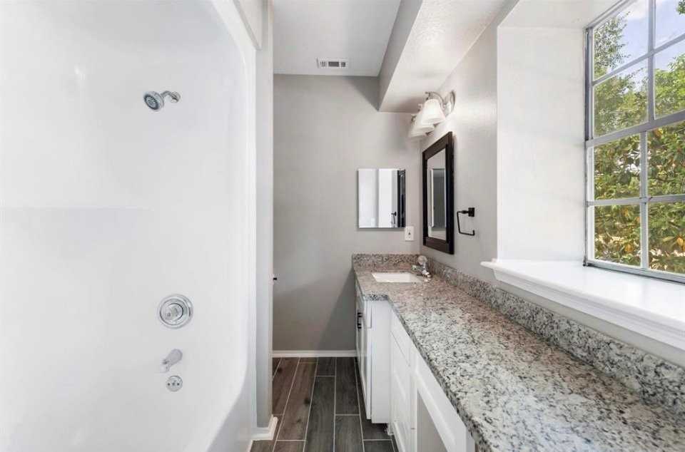 17923 Tall Cypress Dr - Photo 7 of 9