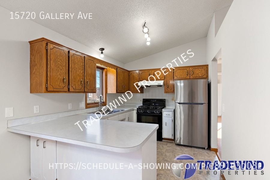 15720 Gallery Ave - Photo 3 of 24