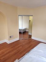 featured image of 916 E Woodlawn St