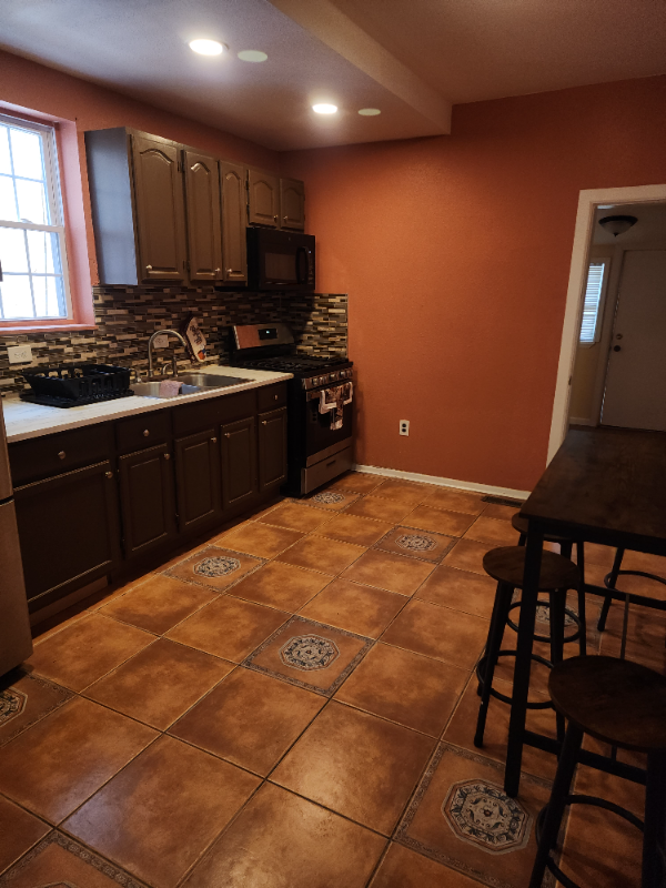 916 E Woodlawn St - Photo 6 of 13