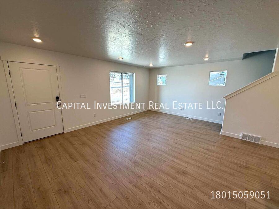 4351 N 325 E - Photo 2 of 16