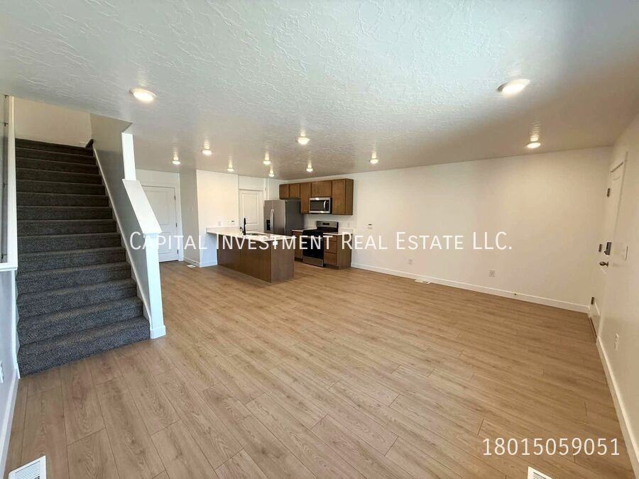 4351 N 325 E - Photo 3 of 16