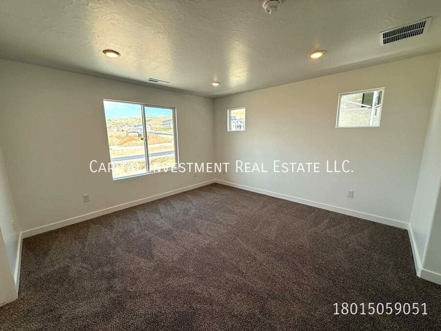 4351 N 325 E - Photo 6 of 16